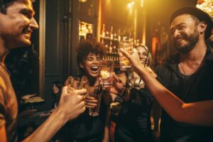 Os melhores bares de Porto Alegre para curtir um happy hour com os amigos