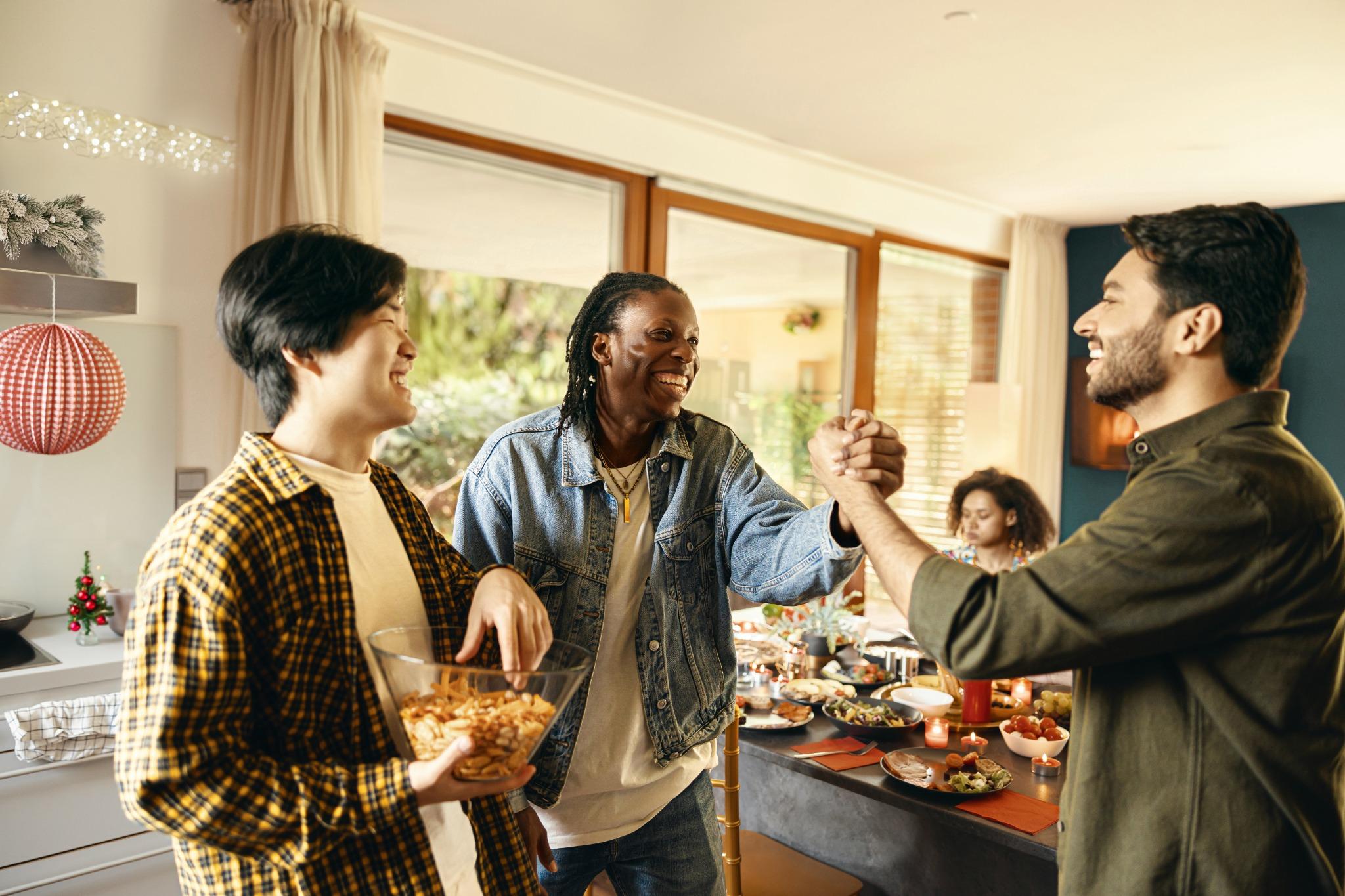 Amigos em chá de casa nova